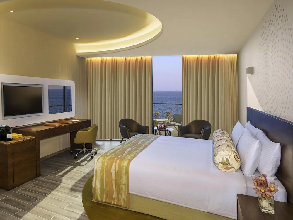 Deluxe Room with Balcony, Partial Palm Sea View