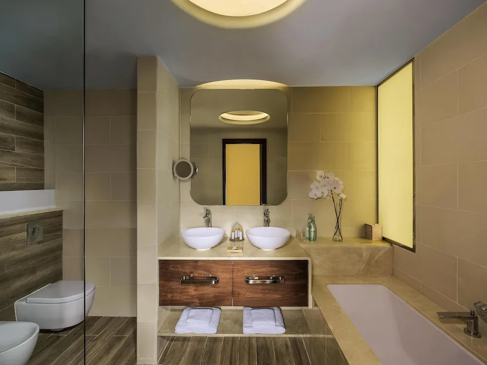 Deluxe Room with Balcony, Partial Palm Sea View