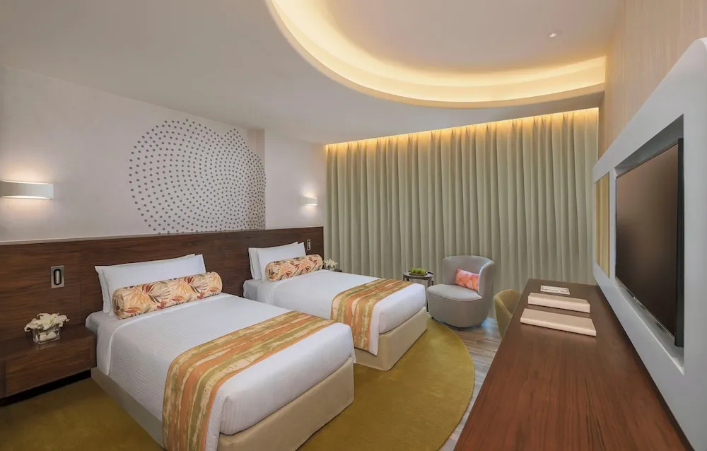 Deluxe Room with Balcony, Partial Palm Sea View
