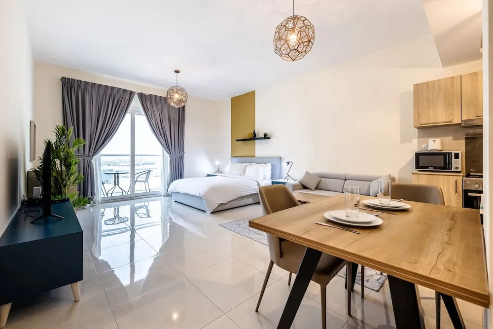 Deluxe Studio with Kitchen and Balcony