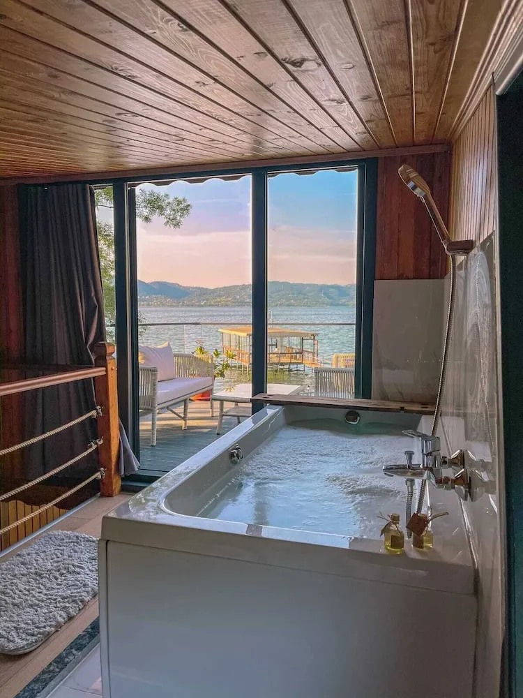Deluxe Bungalov, Göl Manzaralı