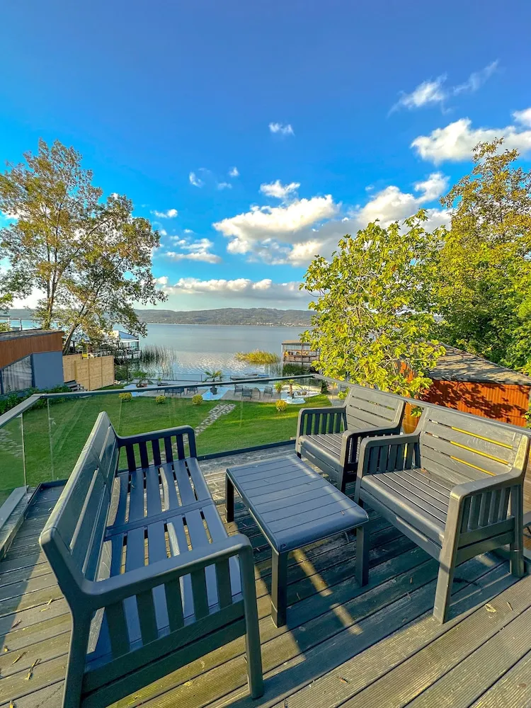 Deluxe Bungalov, Göl Manzaralı