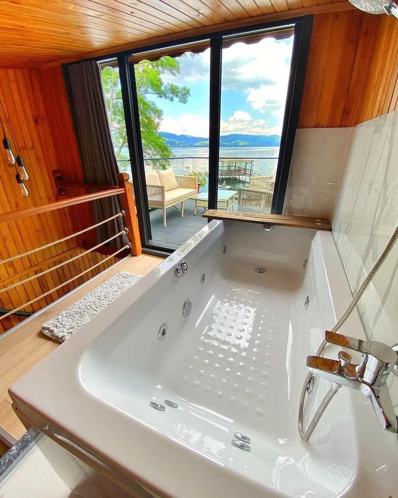 Deluxe Bungalov, Göl Manzaralı