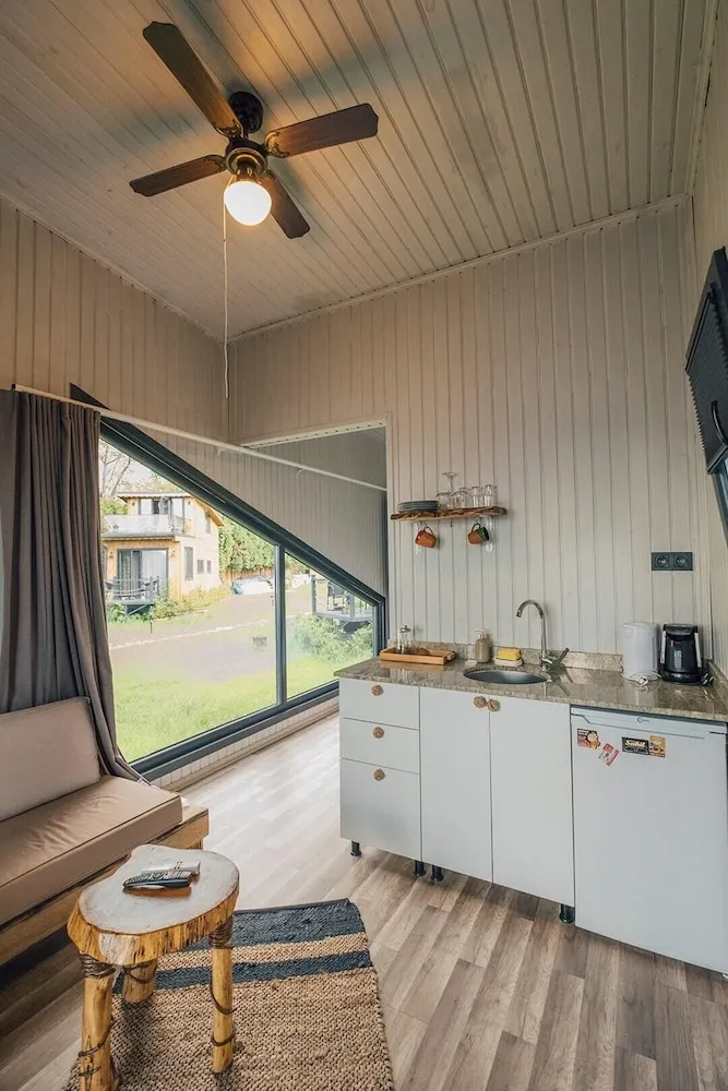 Basic Bungalov, Veranda, Göl Manzaralı