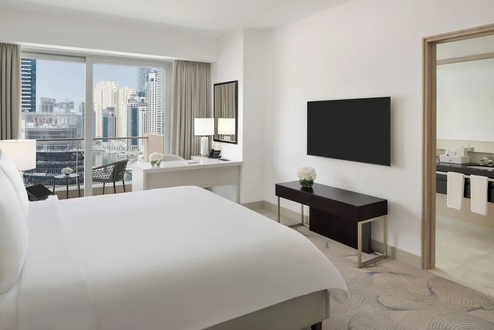 Grand Oda, 1 En Büyük (King) Boy Yatak ve Çekyat, Marina Manzaralı