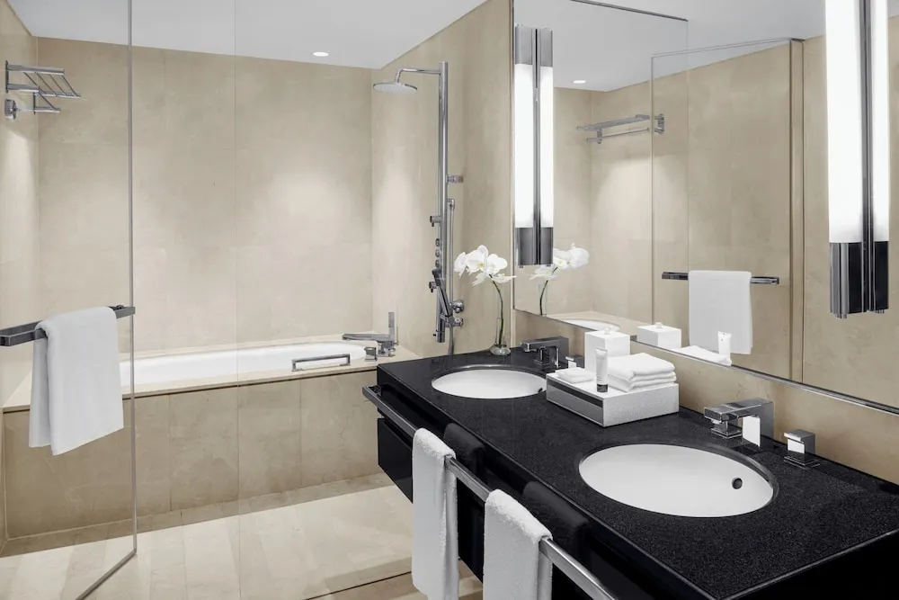 Deluxe Oda, 1 En Büyük (King) Boy Yatak, Balkon, Şehir Manzaralı