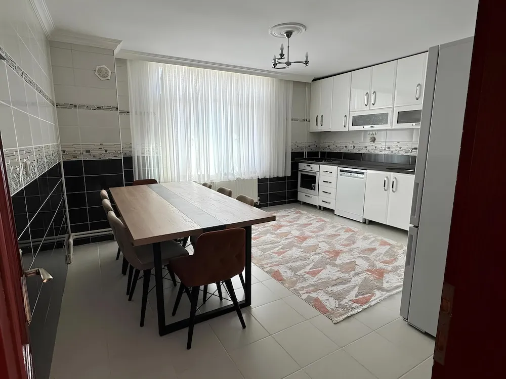 Apart Daire, 3 Yatak Odası, Balkon, Bahçe Manzaralı