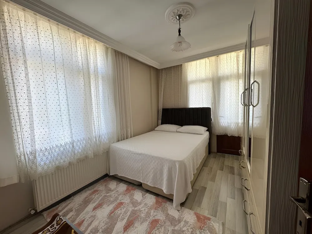 Apart Daire, 3 Yatak Odası, Balkon, Bahçe Manzaralı