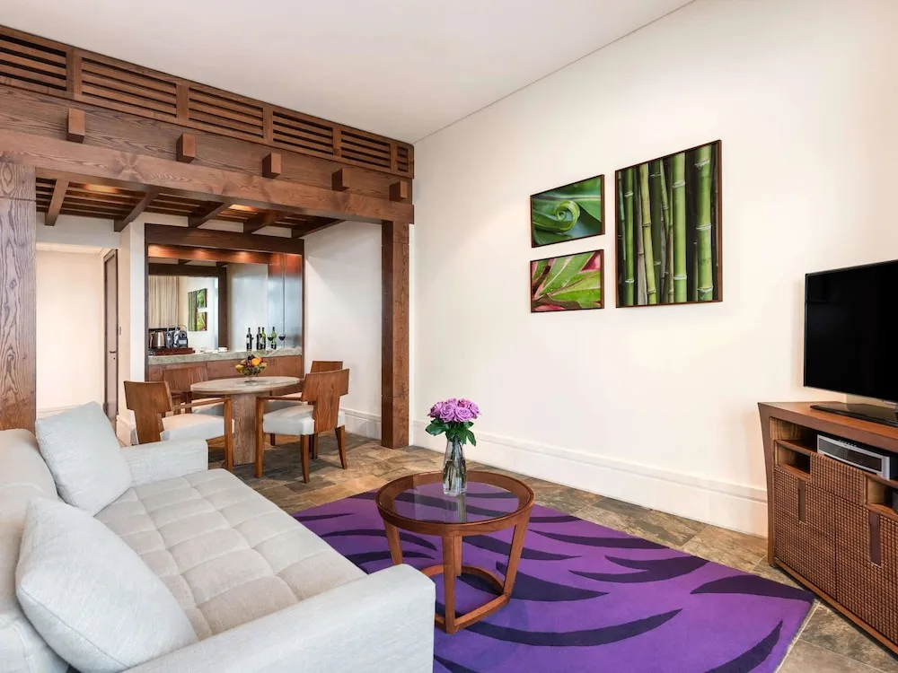 Club Süit, 1 En Büyük (King) Boy Yatak ve Çekyat, Business Dinlenme Salonu Kullanımı (Prestige)