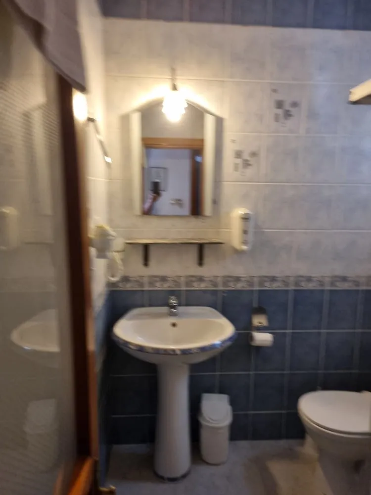 Dört Kişilik Oda, Balkon, Deniz Manzaralı