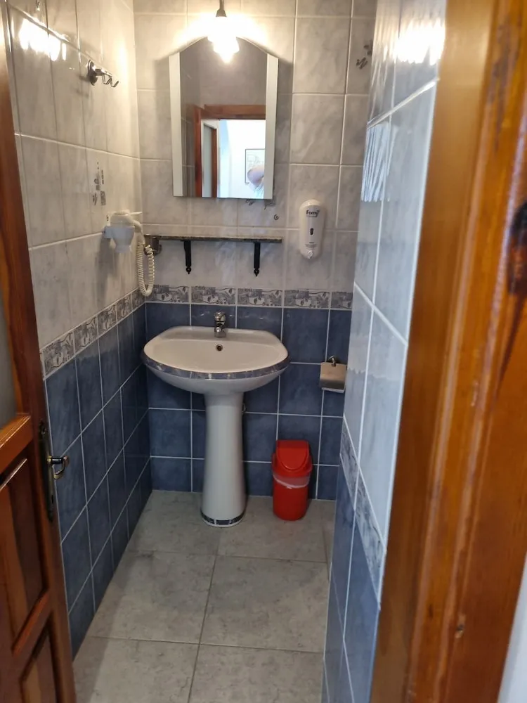 Üç Kişilik Oda, Deniz Manzaralı