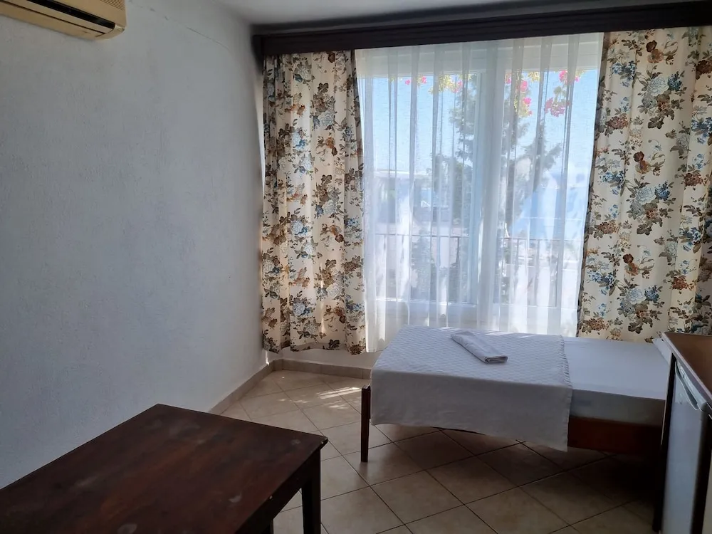 Üç Kişilik Oda, Deniz Manzaralı