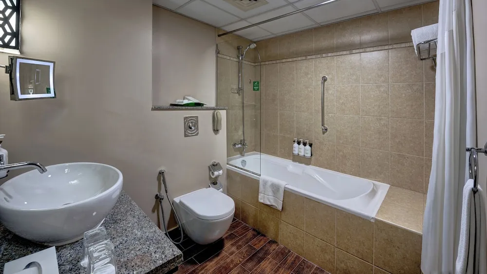 Süit, 2 Yatak Odası, Şehir Manzaralı (Bath/Shower Combo)