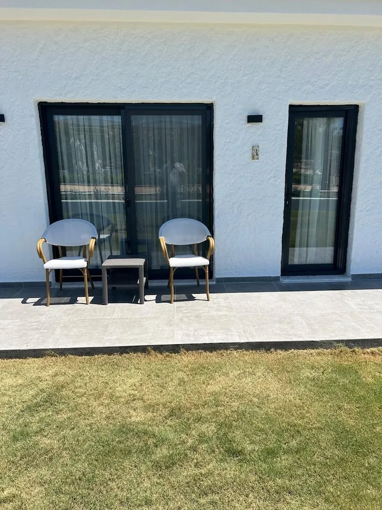Deluxe Tek Büyük Yataklı Oda, Avlu Manzaralı