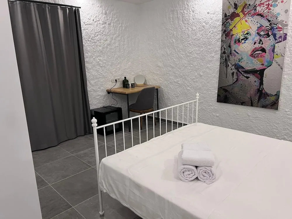 Deluxe Tek Büyük Yataklı Oda, Avlu Manzaralı