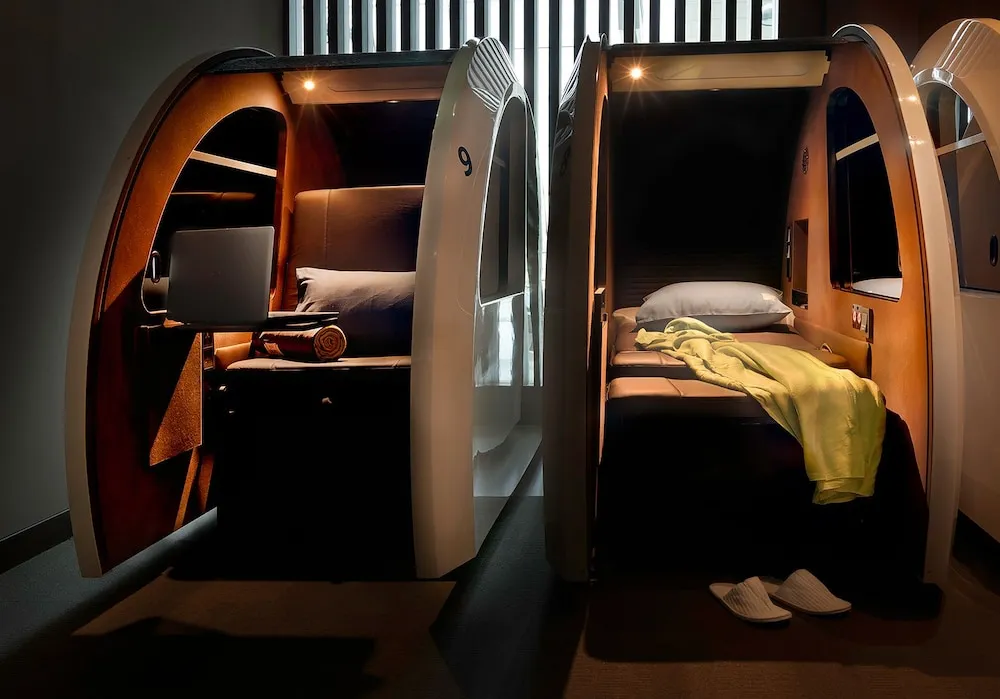 Single Igloo Pod, 10 Hour Day/Evening Stay from 13:00-23:00 hrs (1pm-11pm), No Bathroom
