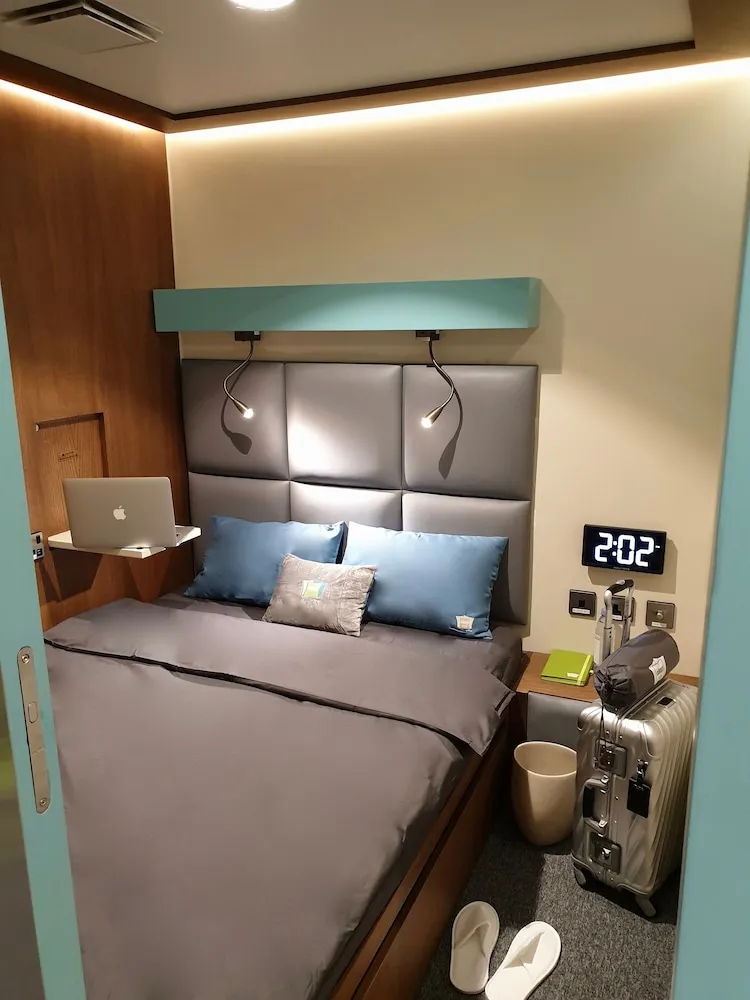 Single or Double YAWN Cabin, 8 Hour Night Stay from 23:00-07:00 hrs (11pm-7am)