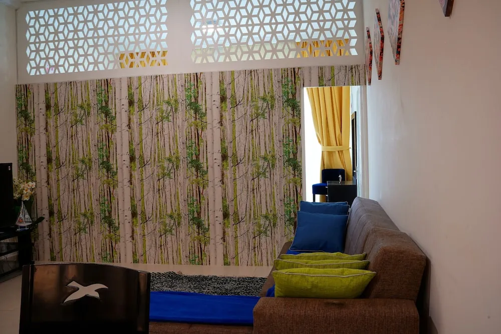 402 Fully Furnished Apartment