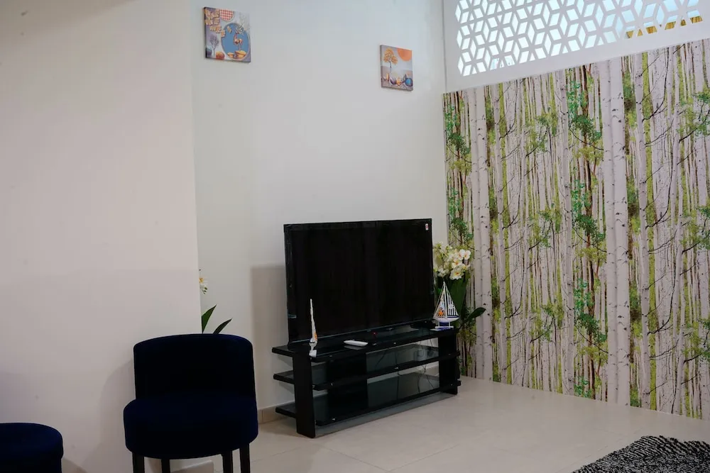 402 Fully Furnished Apartment