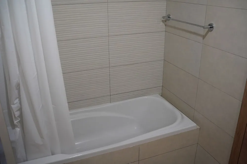 401 Fully Furnished Apartment