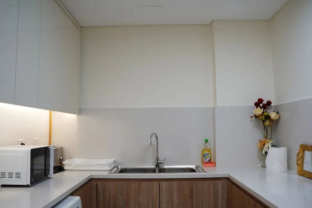 401 Fully Furnished Apartment