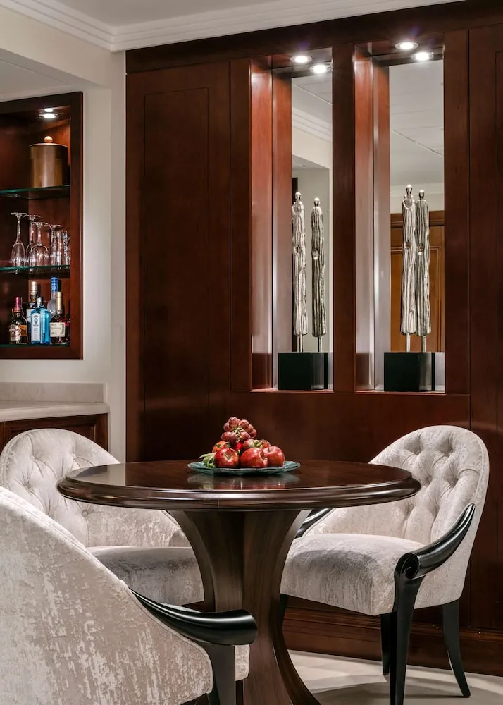 Executive Süit (Palace Manzil | UAE Resident ID Only)