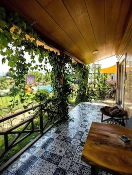 ALMUS ŞEHRİ SEFA BUNGALOV EVLERİ