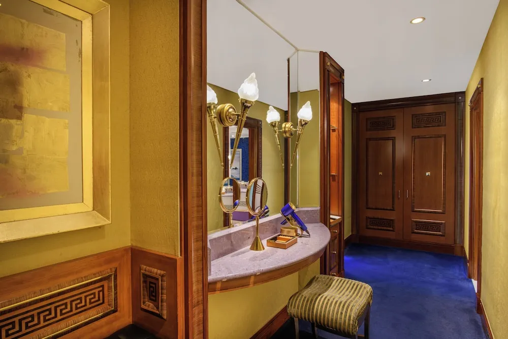 Club Suite - Sea View with Butler Service (Duplex Suite - 1083 ft²)