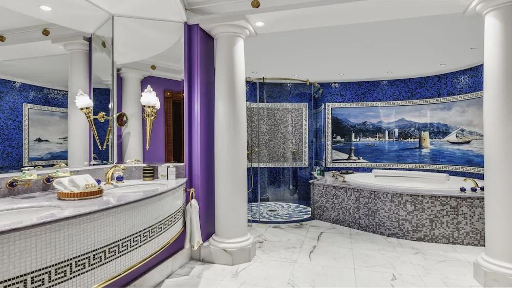 Club Suite - Sea View with Butler Service (Duplex Suite - 1083 ft²)
