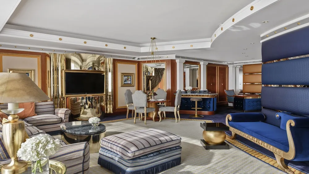 Deluxe Two-Bedroom Suite - Sea View with Butler Service (Duplex Suite - 1099 ft²)