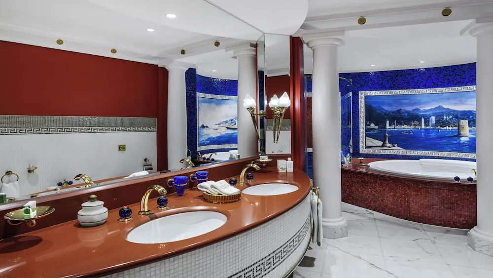 Deluxe Two-Bedroom Suite - Sea View with Butler Service (Duplex Suite - 1099 ft²)