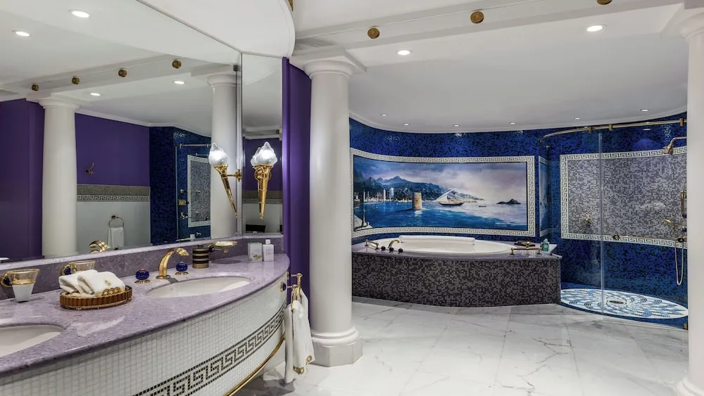 Diplomatic Three-Bedroom Suite - Sea View with Butler Service (Duplex Suite - 2198 ft²)