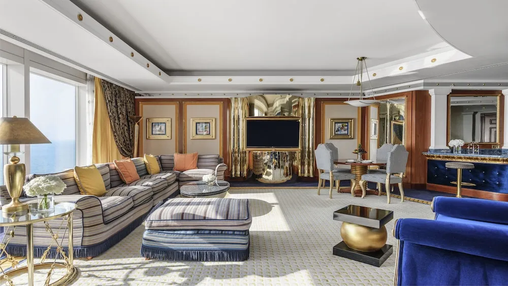 One Bedroom Suite (Duplex Suite - 558 ft²)