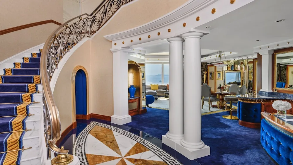 One Bedroom Suite (Duplex Suite - 558 ft²)