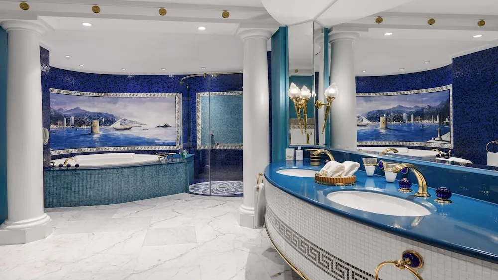 Burj Three Bedroom Family Suite - Sea View with Butler Service (Duplex Suite - 2198 ft²)