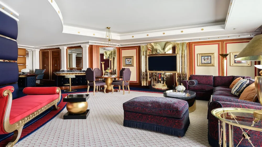 Sky One Bedroom Suite (Duplex Suite - 558 ft²)