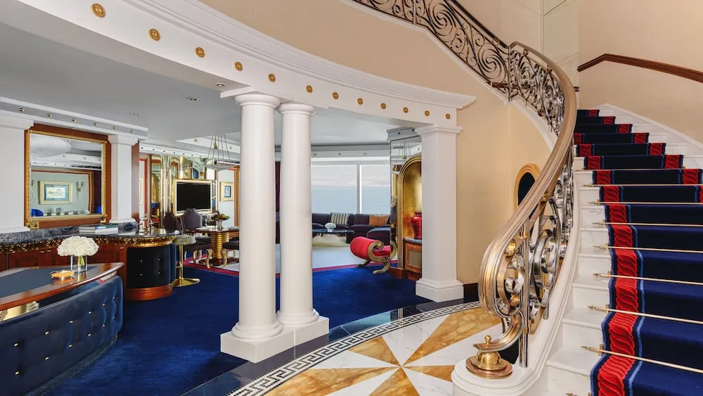 Sky One Bedroom Suite (Duplex Suite - 558 ft²)