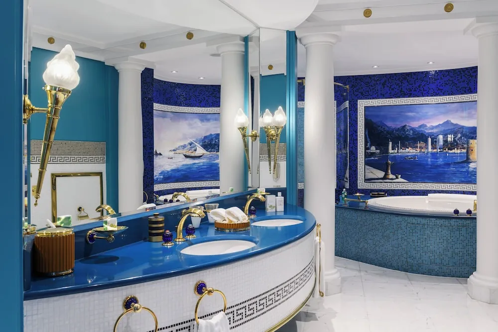 Sky One Bedroom Suite (Duplex Suite - 558 ft²)