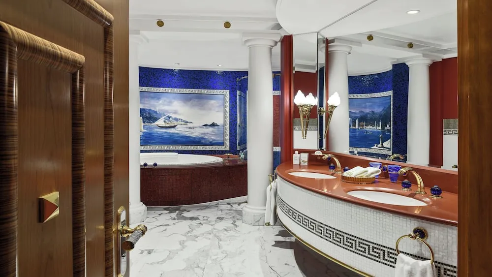 Deluxe Palm Suite - Sea View with Butler Service (Duplex Suite - 558 ft²)
