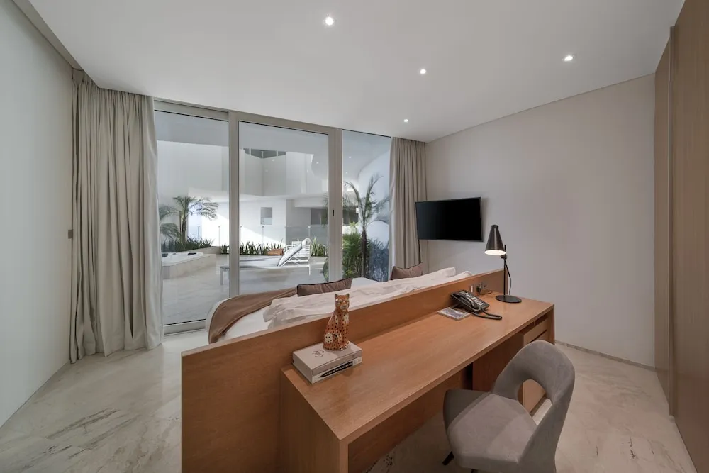Junior Suite w/Jacuzzi