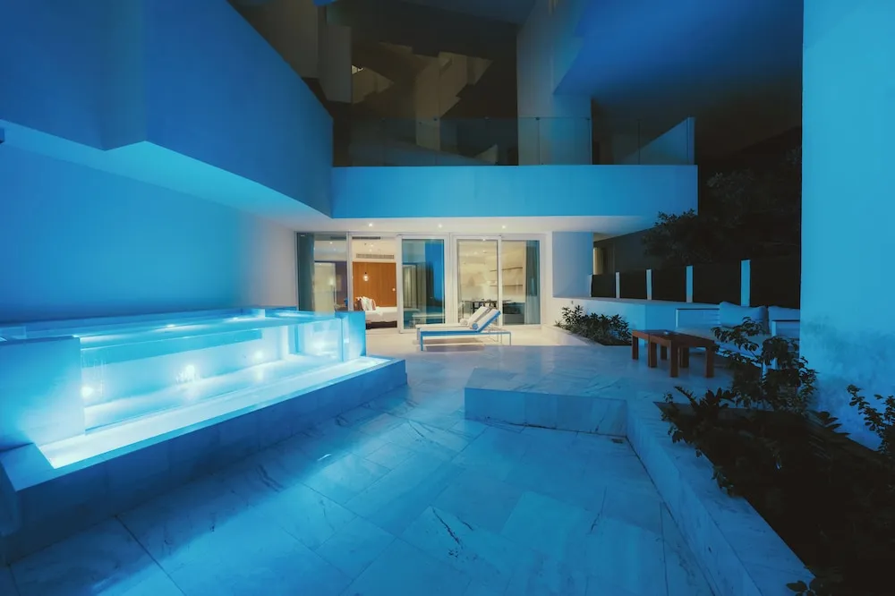 Master Suite w/Pool