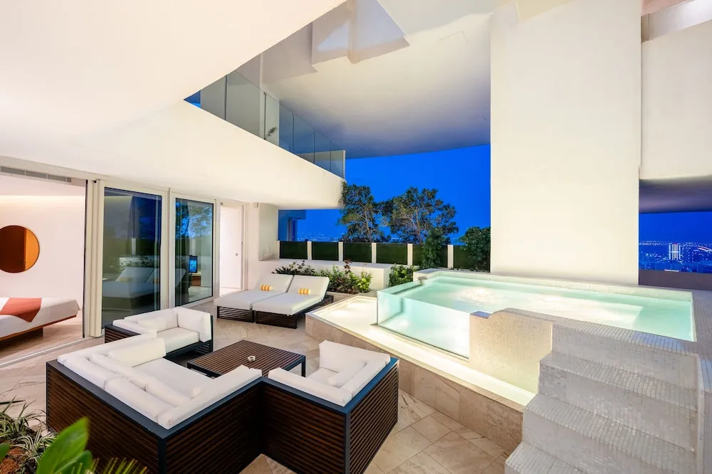 1 BED | Sky Villa w/Pool