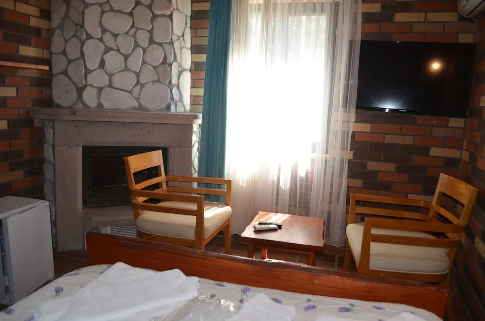 Standard Dört Kişilik Oda, Bahçe Manzaralı