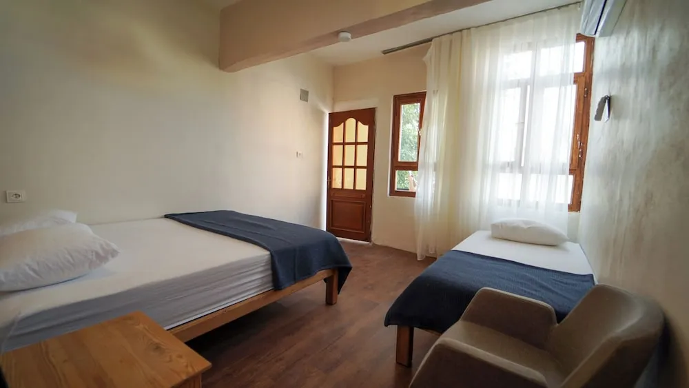 Comfort Üç Kişilik Oda, Balkon, Avlu Manzaralı