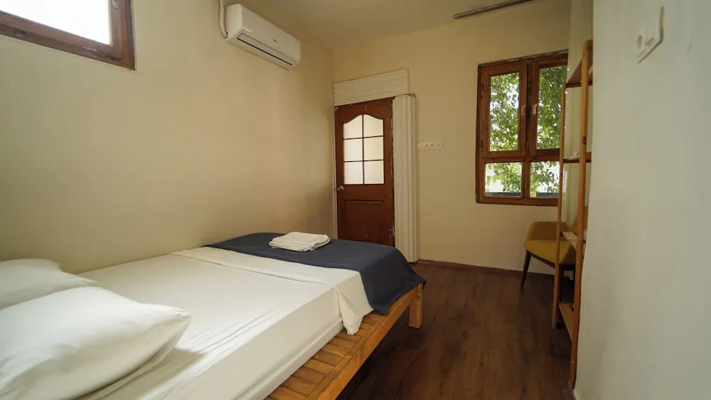 Comfort Tek Büyük Yataklı Oda, Avlu Manzaralı