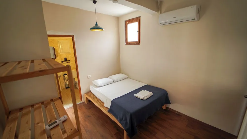 Comfort Tek Büyük Yataklı Oda, Avlu Manzaralı
