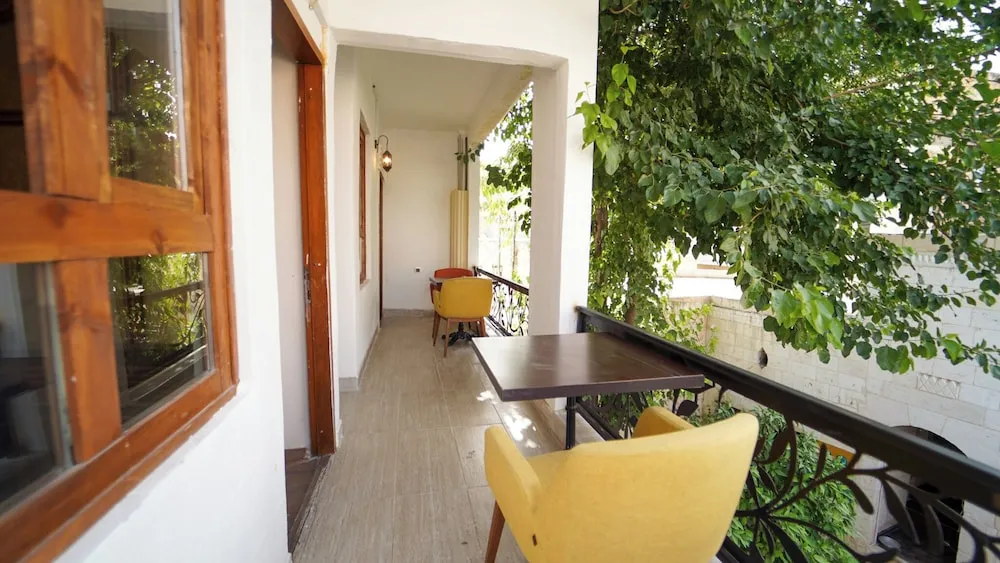 Comfort Tek Büyük Yataklı Oda, Avlu Manzaralı