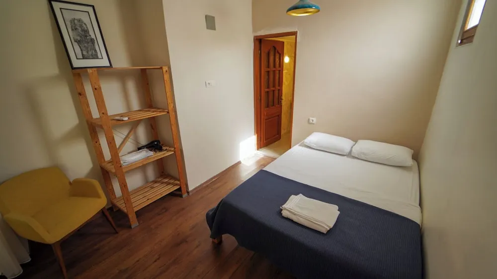 Comfort Tek Büyük Yataklı Oda, Avlu Manzaralı