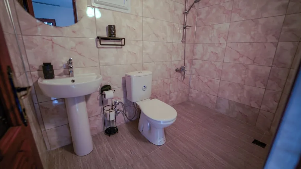 Comfort Tek Büyük Yataklı Oda, Avlu Manzaralı