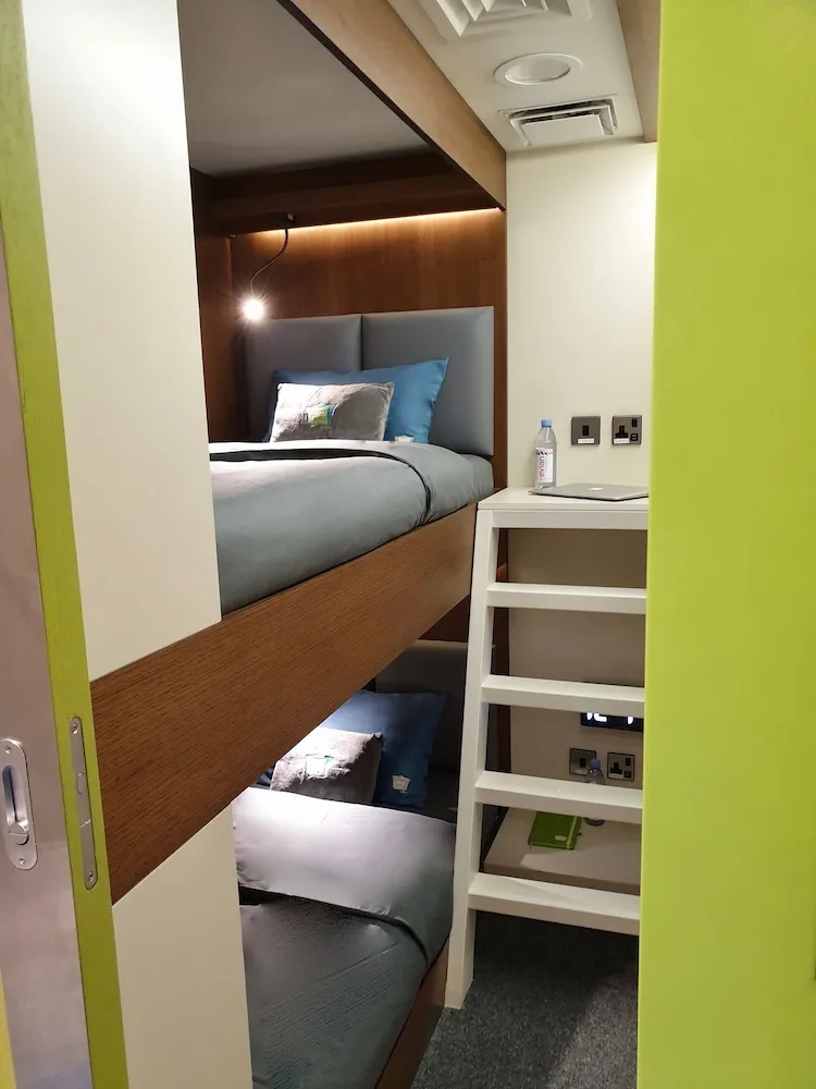 YAWN Bunk Bed Cabin - 10 Hour Day Stay from 13:00-23:00 hrs (1pm-11pm)